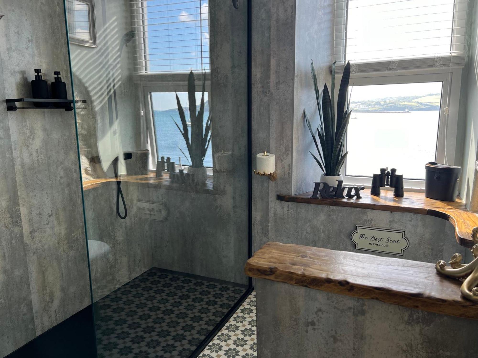 Seafront Cottage - Beach Access - Pet Friendly Plymouth Esterno foto